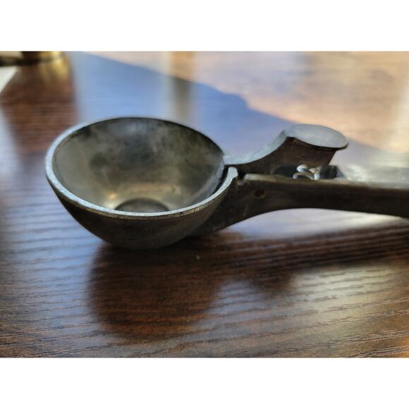 Aluminum Ice Cream Cone Scoop w/Thump Flipper - Like Safe T Dipper - Taiwan - Picture 4 of 10